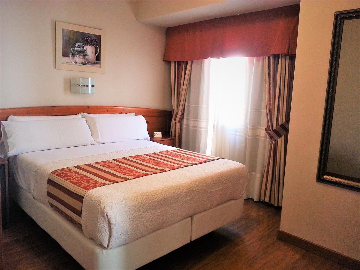 Hotel Alameda Малага Экстерьер фото